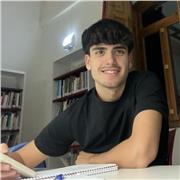 Profesor con ganas de ayudar a superar los obstáculos de aquellos que lo necesiten